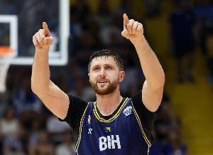 内线支柱！努尔基奇11中6拿下15分12板2助1帽