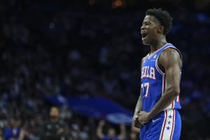 继续闪耀！探花郎埃奇库姆半场已轰18分 生涯前2.5场比赛合砍67分